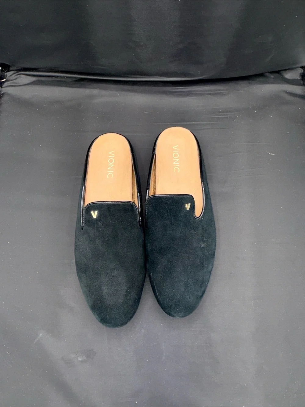 Vionic Carnegie Black Suede Mule Loafer 8.5 Quiet Luxury Minimalist Comfort Flat